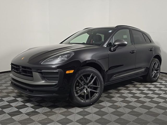 2026 PORSCHE Macan