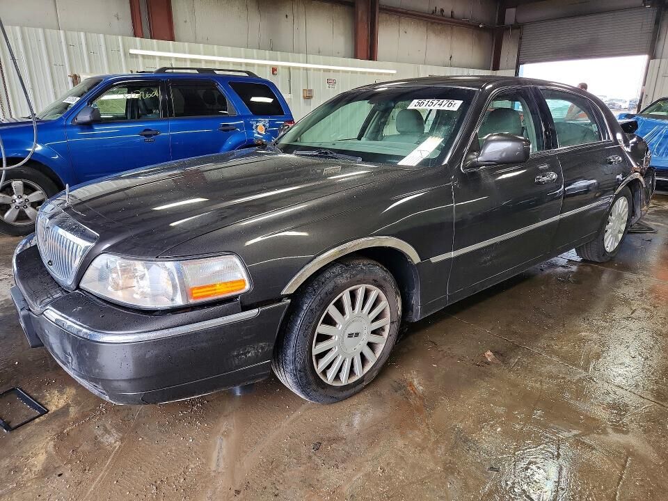 2005 LINCOLN Town Car