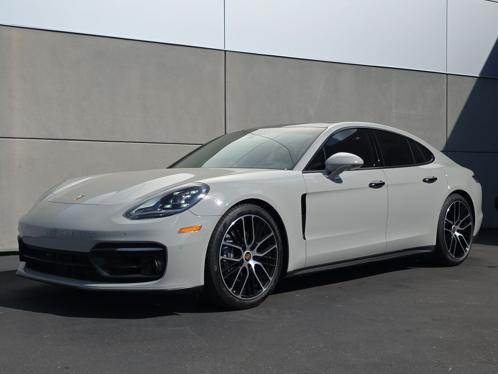 2023 PORSCHE Panamera