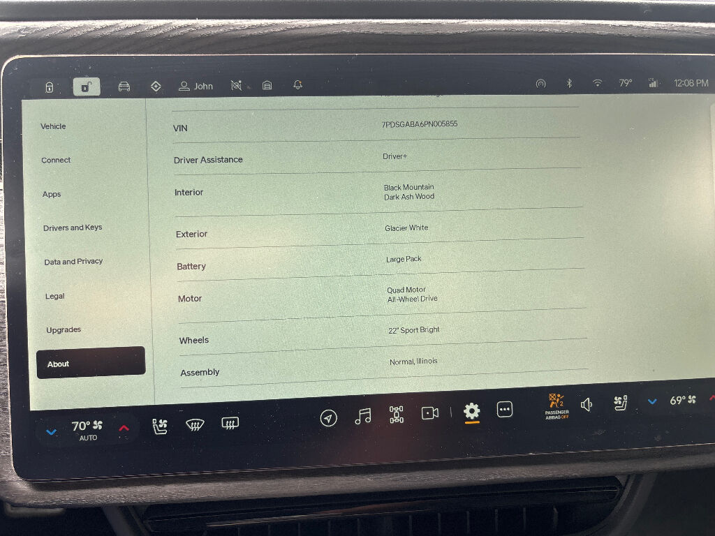 2023 RIVIAN R1S