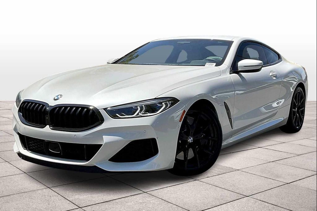 2022 BMW M8