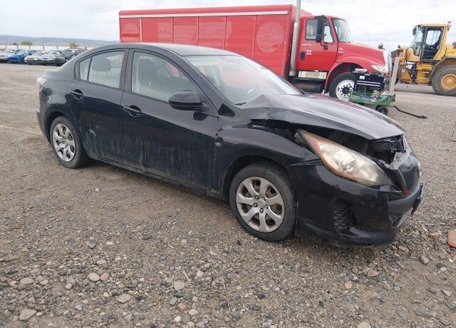 2013 MAZDA Mazda3