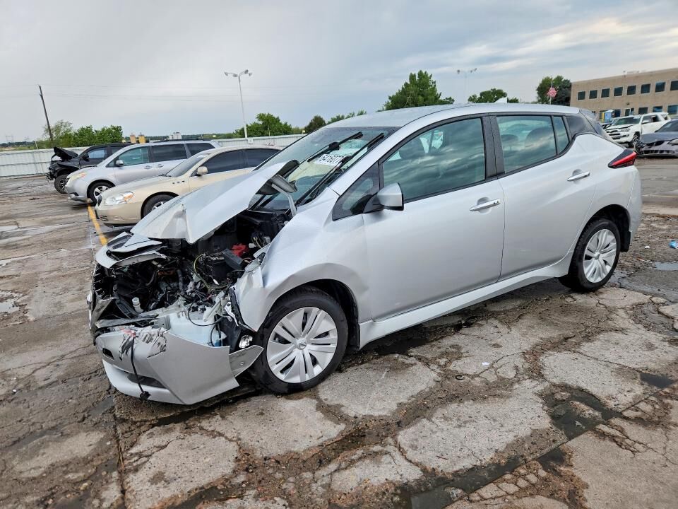 2022 NISSAN Leaf