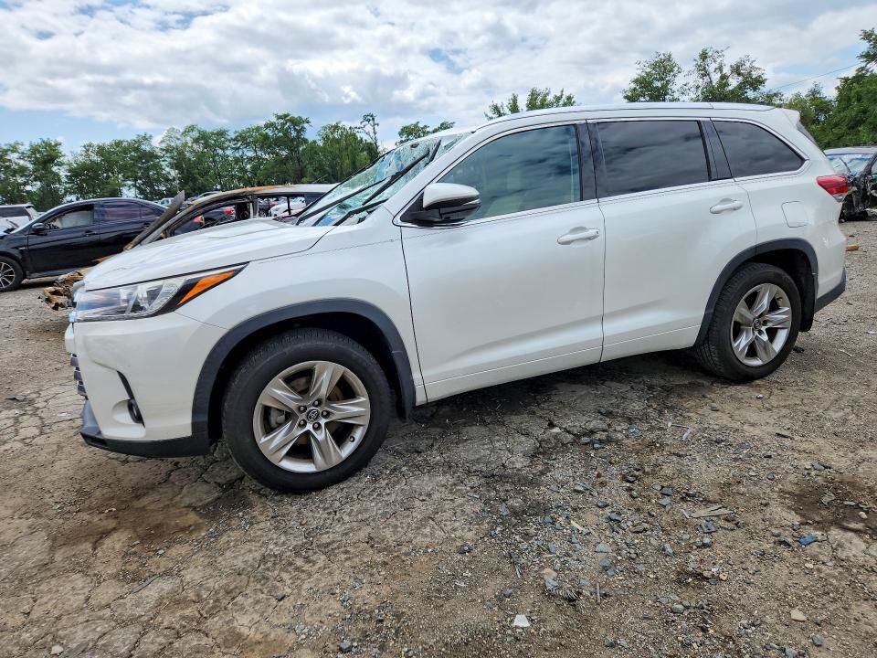 2017 TOYOTA Highlander