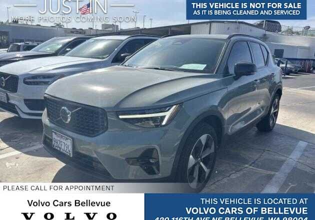 2024 VOLVO XC40