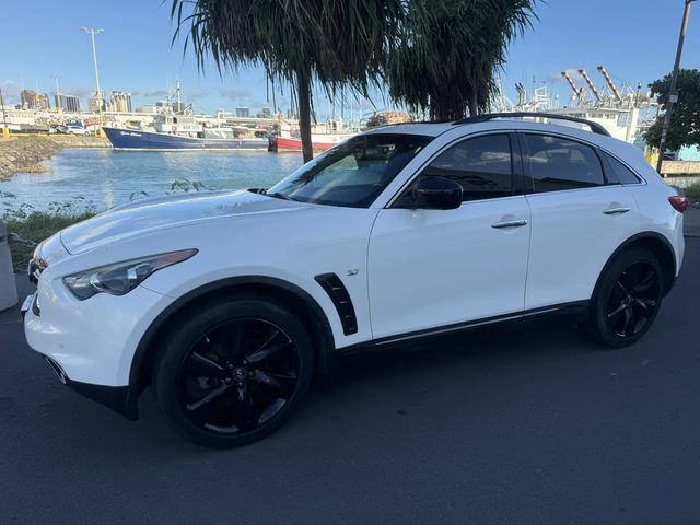 2016 INFINITI QX70