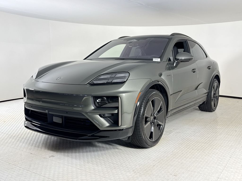 2026 PORSCHE Macan