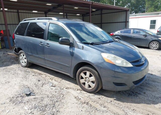 2010 TOYOTA Sienna