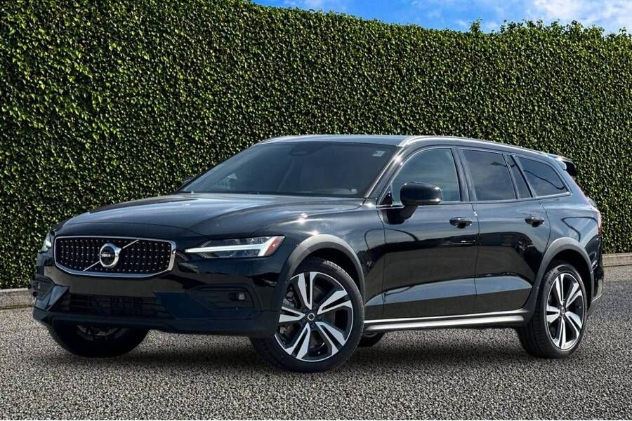 2026 VOLVO V60CC