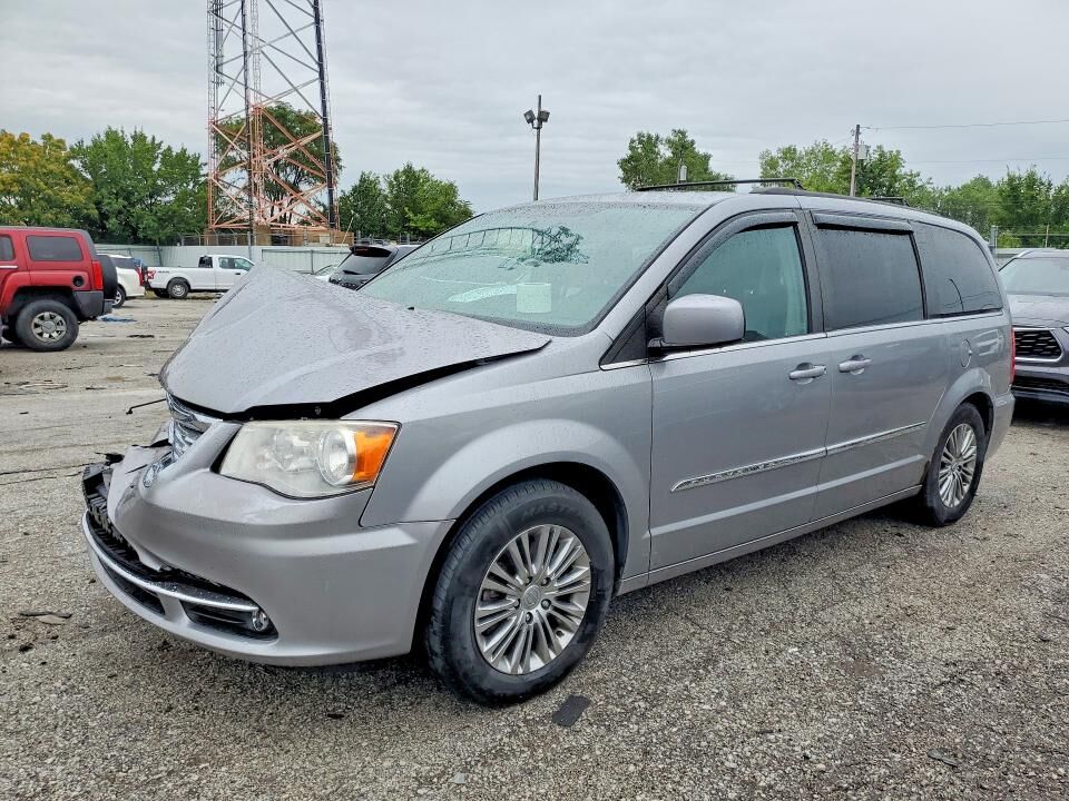 2013 CHRYSLER Town and Country