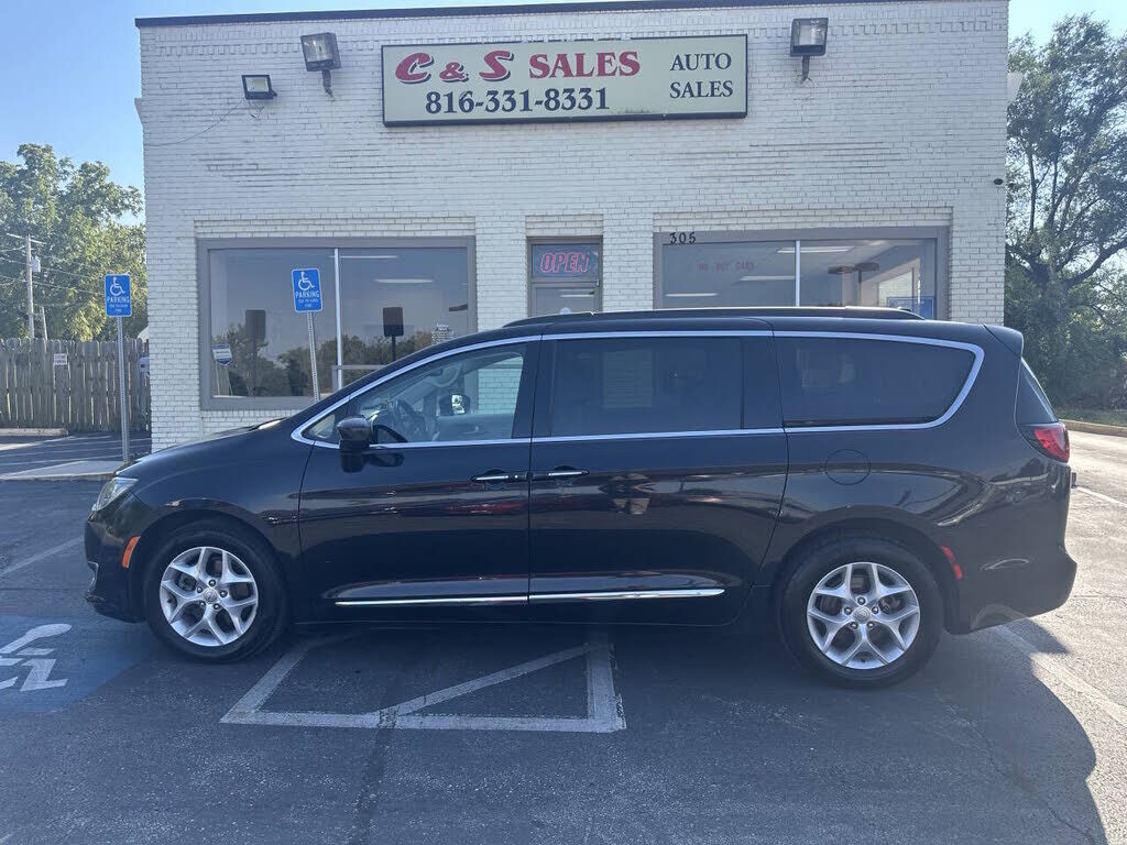 2017 CHRYSLER Pacifica