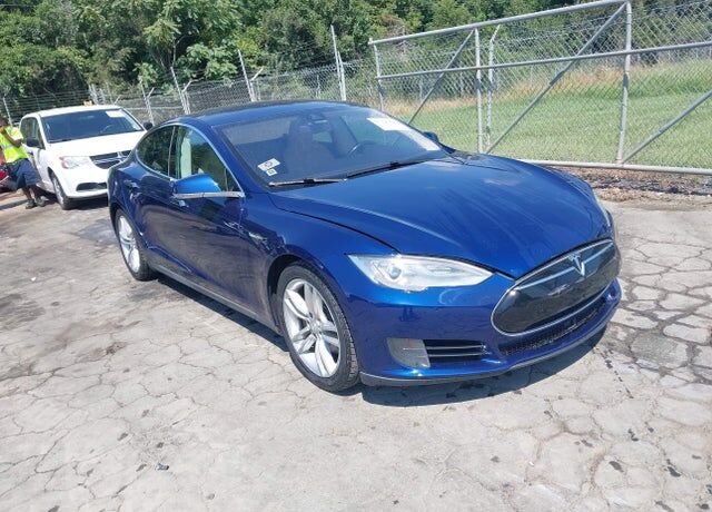 2015 TESLA Model S