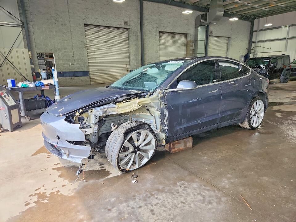 2018 TESLA Model 3