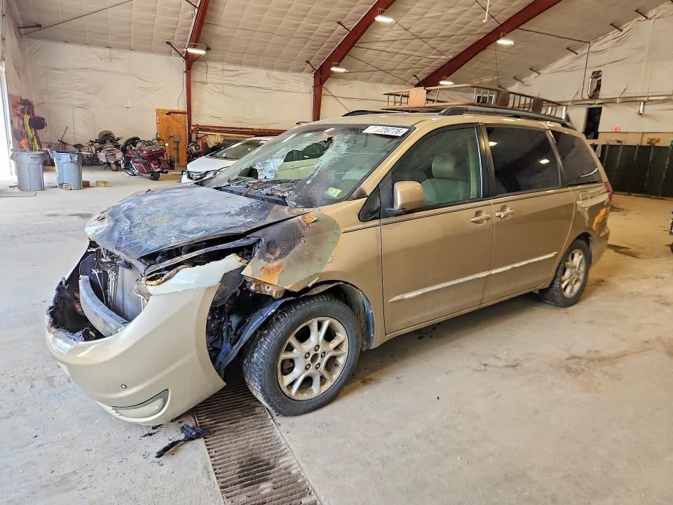 2004 TOYOTA Sienna