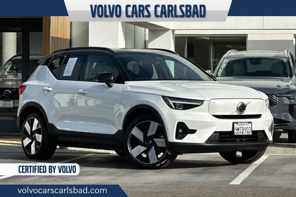 2024 VOLVO XC40