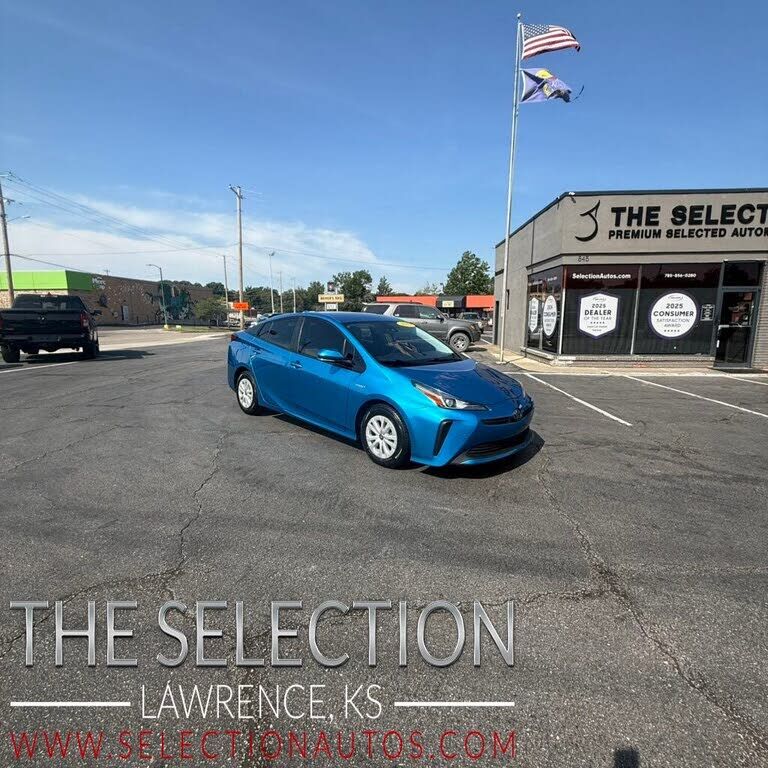 2019 TOYOTA PRIUS