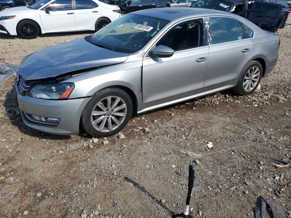 2012 VOLKSWAGEN Passat