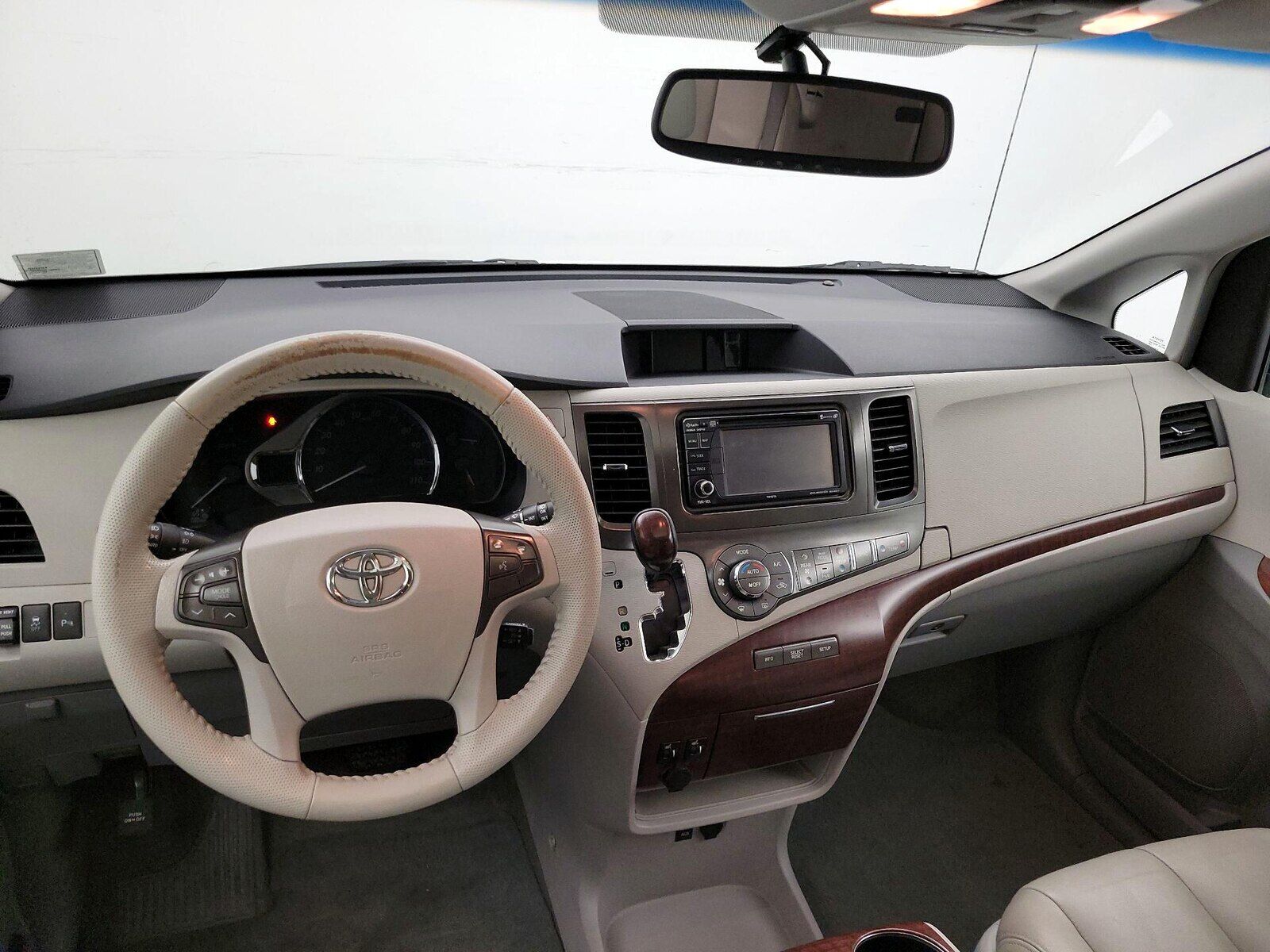 2014 TOYOTA Sienna
