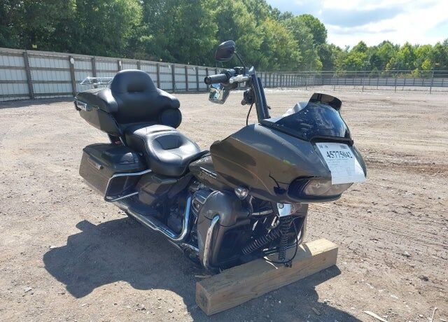 2018 HARLEY DAVIDSON FLTRU / Road Glide Ultra