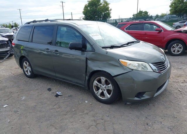 2012 TOYOTA Sienna