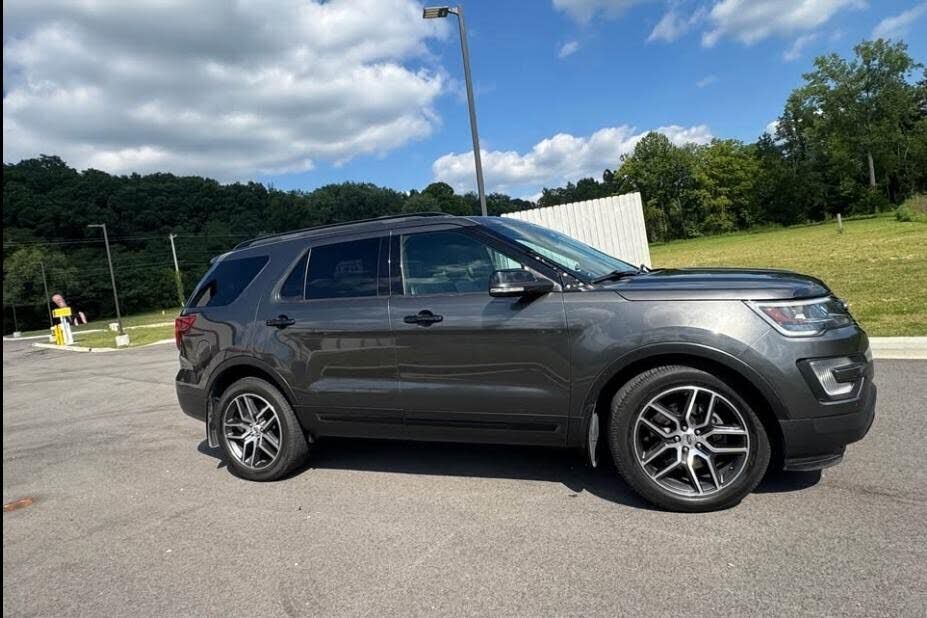 2017 FORD Explorer