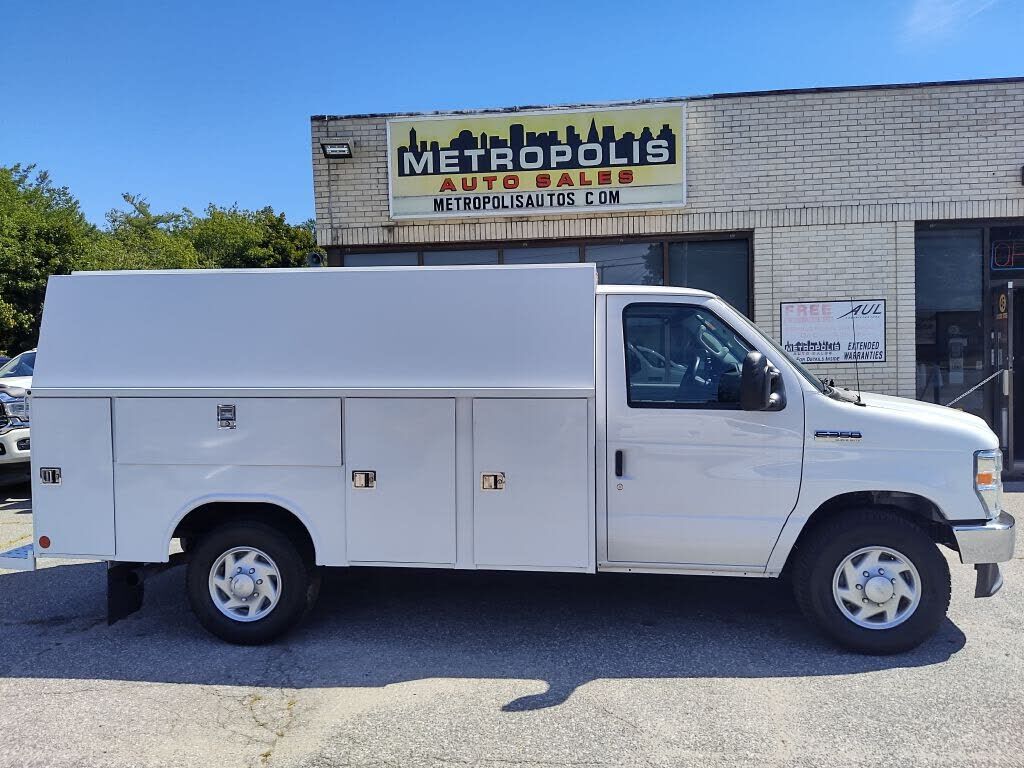 2022 FORD E-350