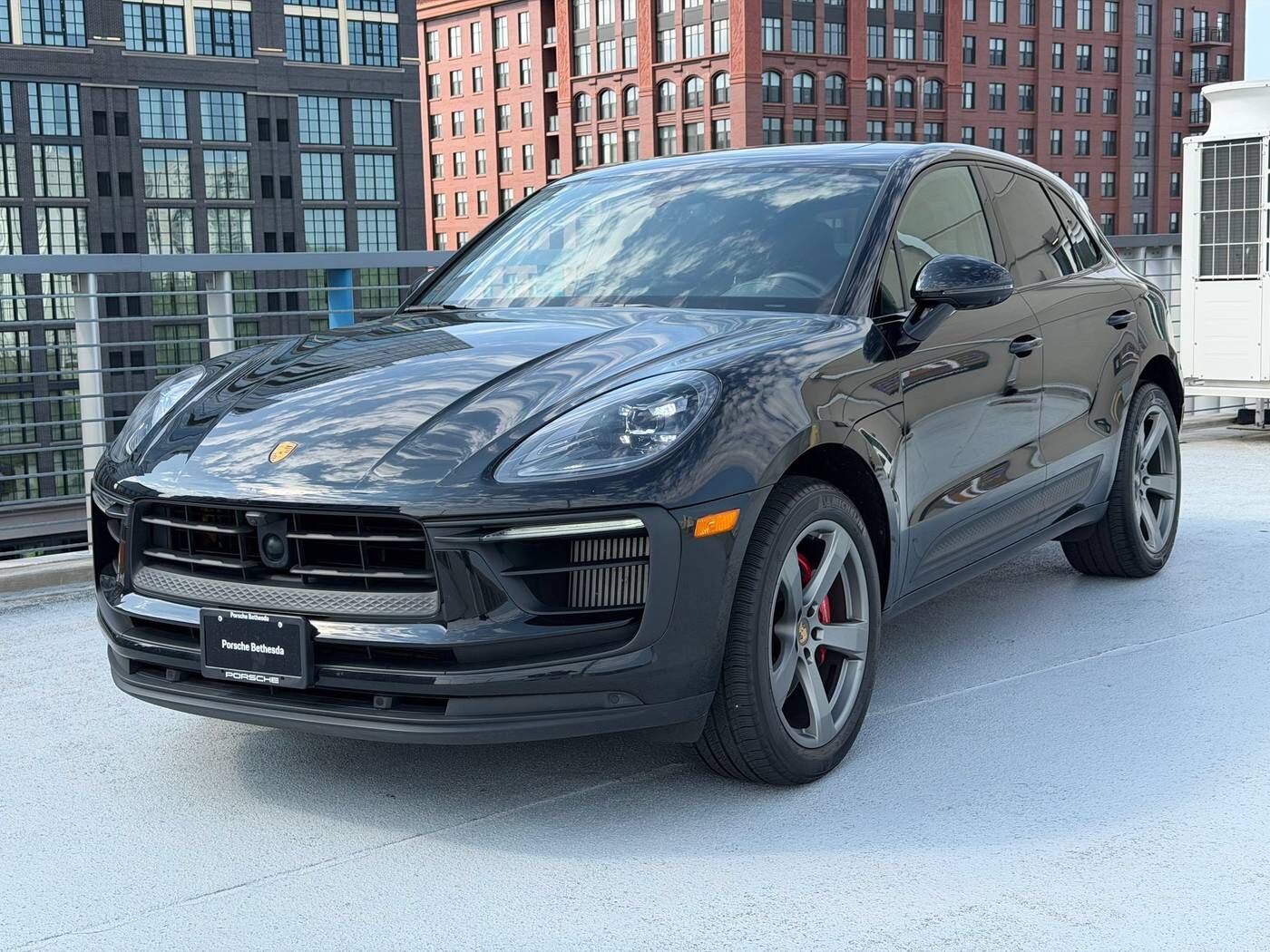 2024 PORSCHE Macan