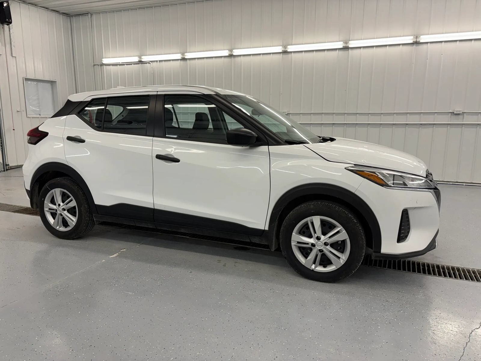 2025 NISSAN Kicks Play