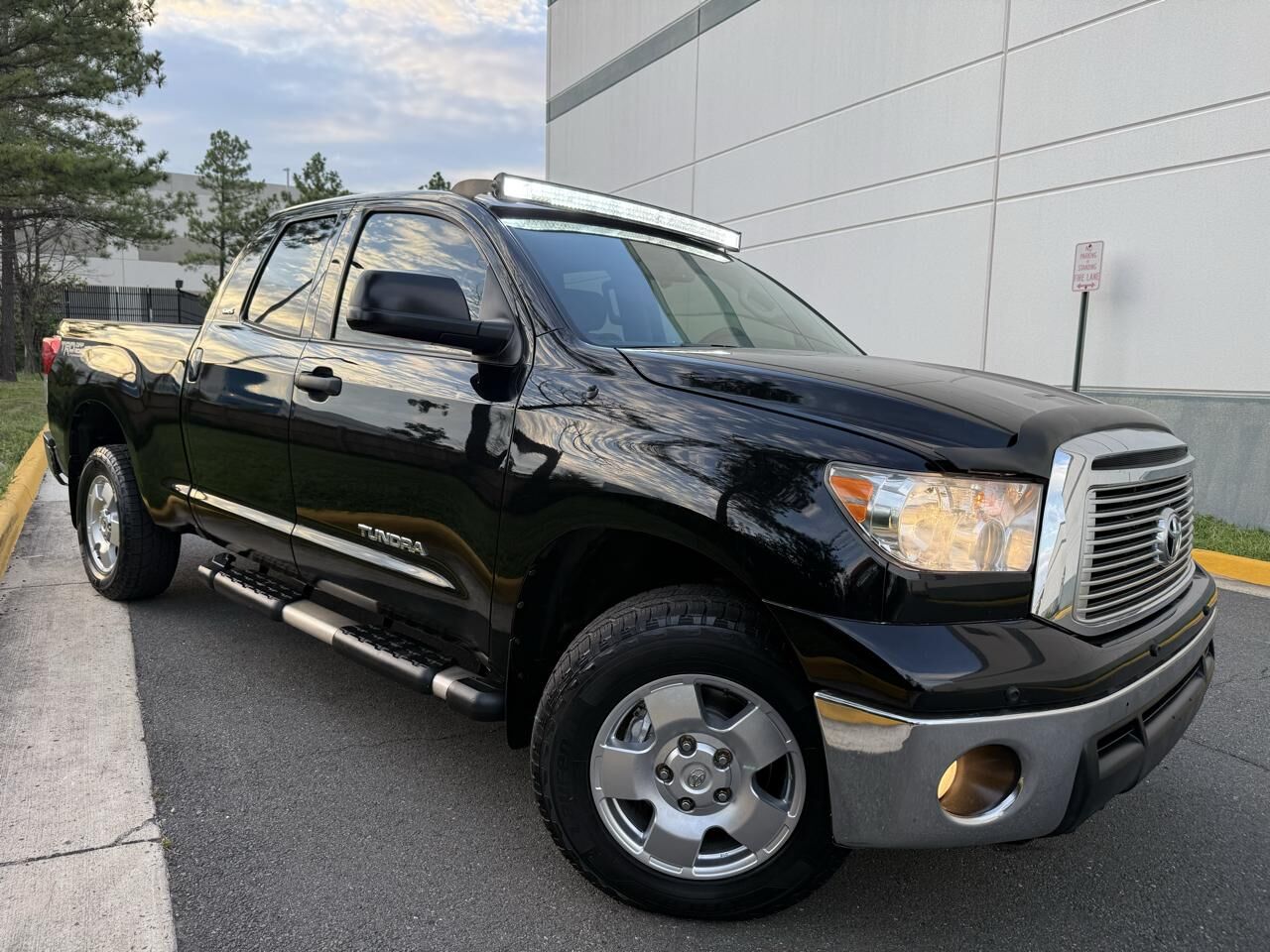 2011 TOYOTA Tundra