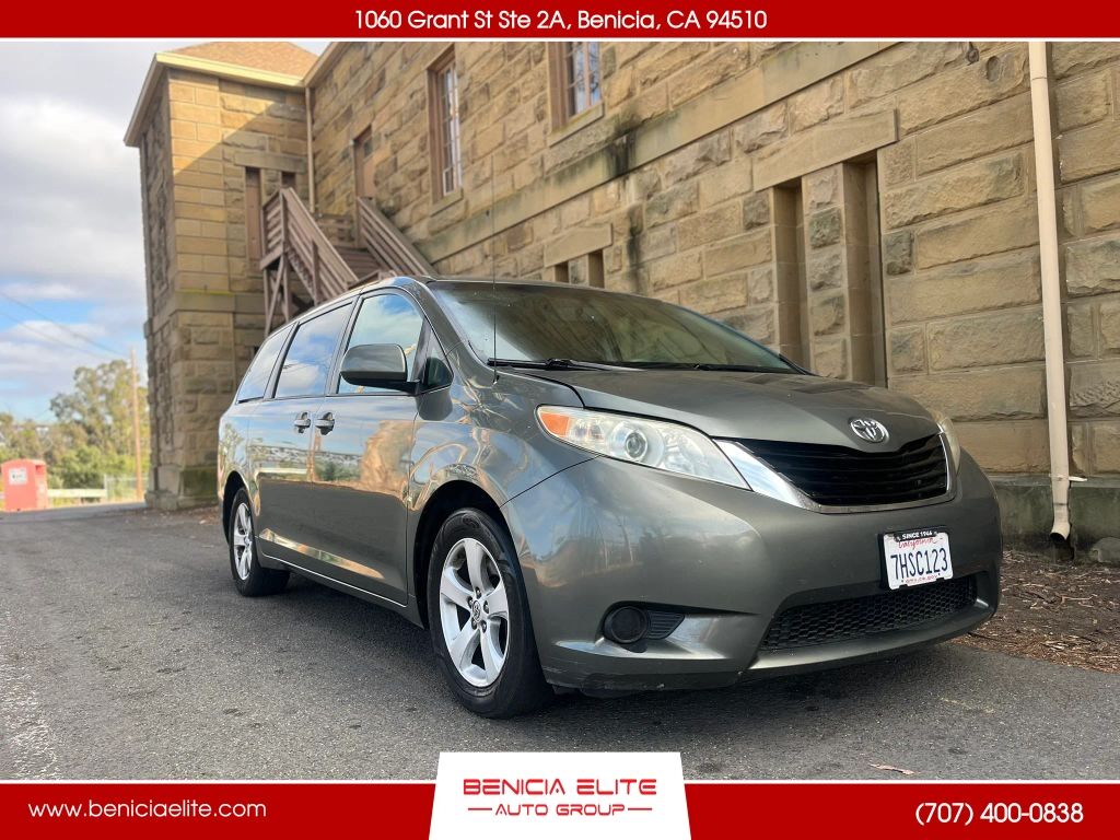 2014 TOYOTA Sienna