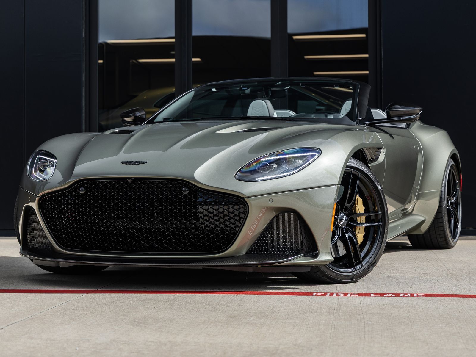 2023 ASTON MARTIN DBS