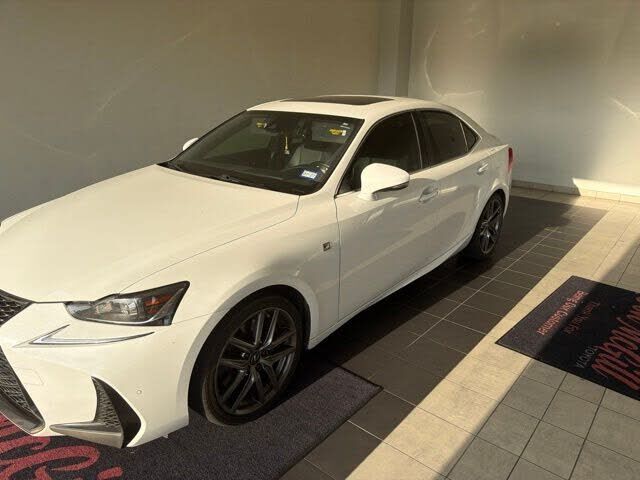 2019 LEXUS IS