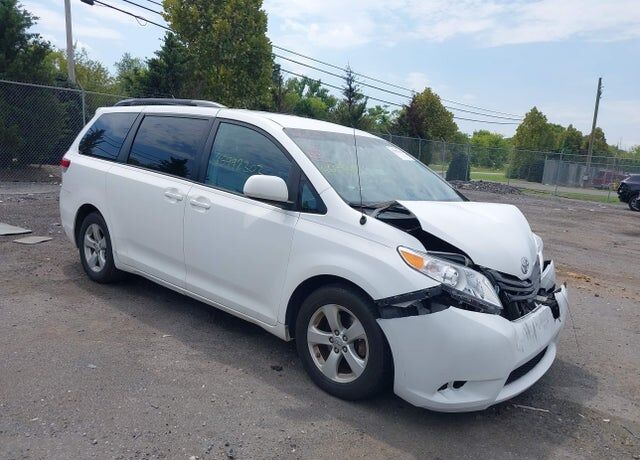 2011 TOYOTA Sienna
