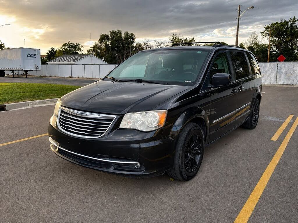 2014 CHRYSLER Town and Country