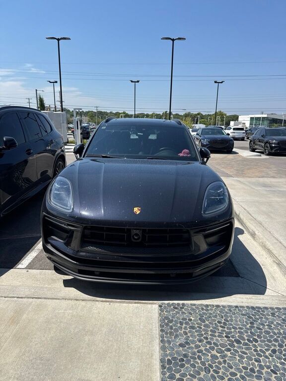 2024 PORSCHE Macan