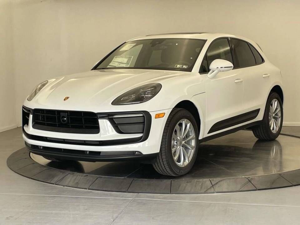 2025 PORSCHE Macan
