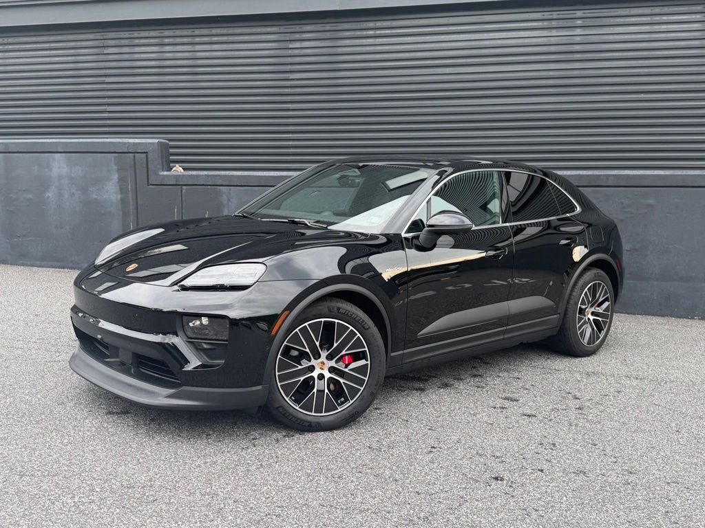2025 PORSCHE Macan
