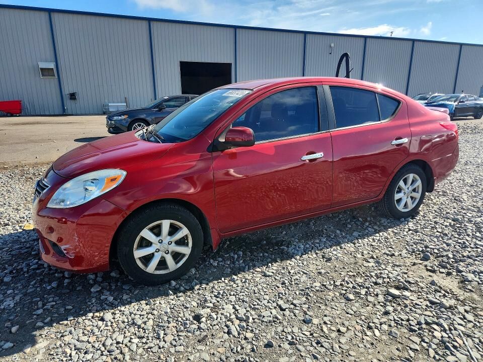 2013 NISSAN Versa