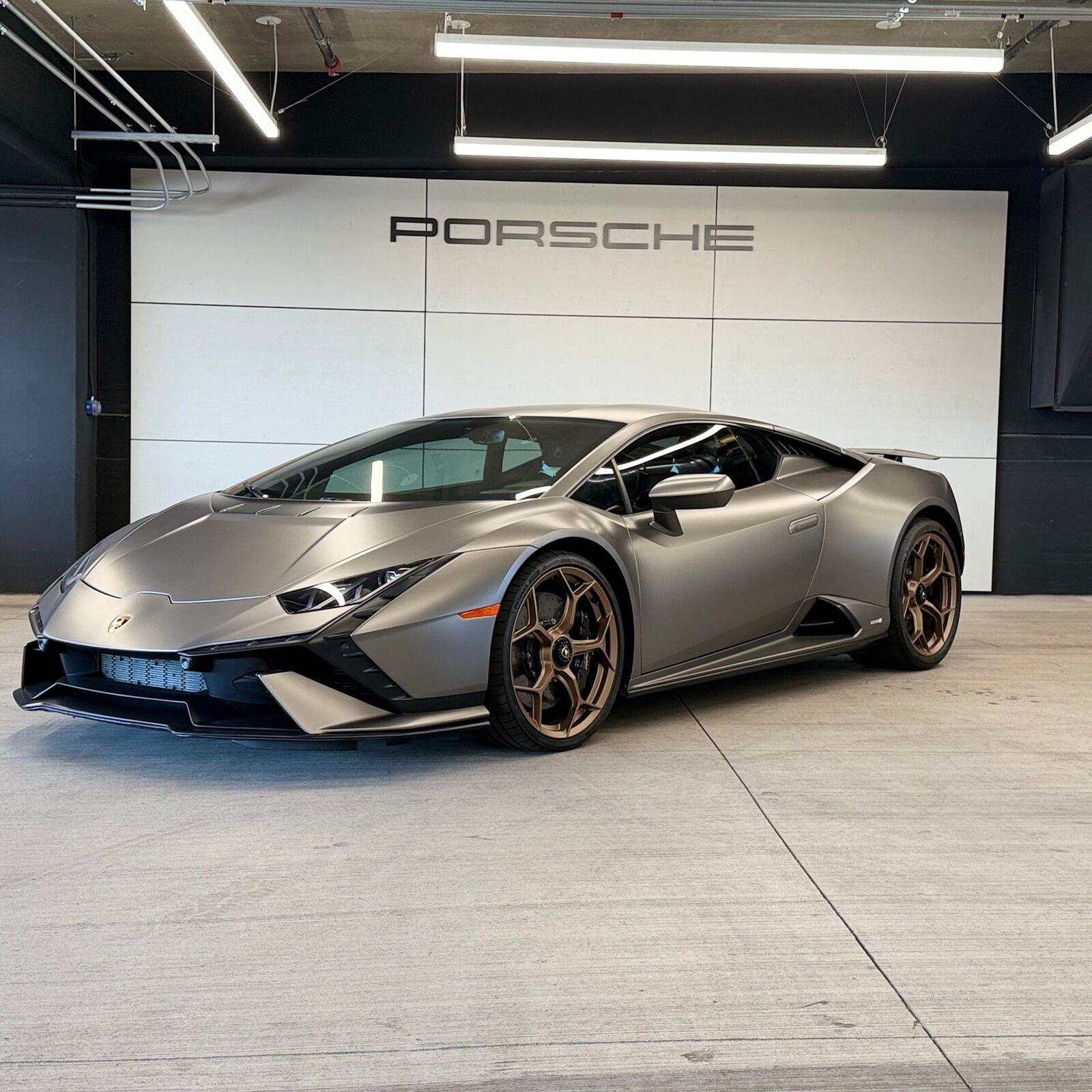 2023 LAMBORGHINI Huracan