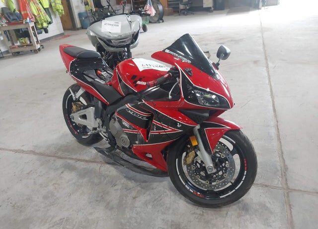 2004 HONDA CB