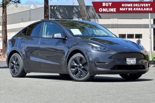 2025 TESLA Model Y