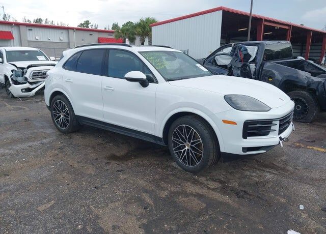 2024 PORSCHE Cayenne
