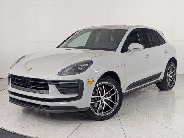 2026 PORSCHE Macan