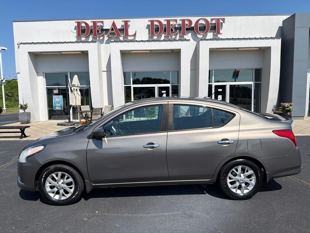 2017 NISSAN Versa