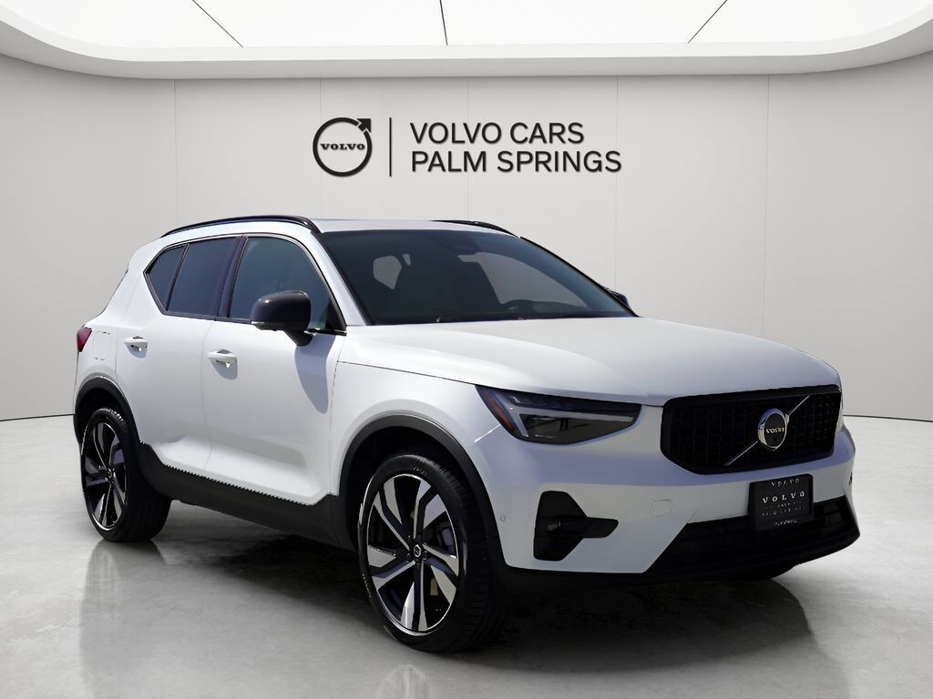 2026 VOLVO XC40