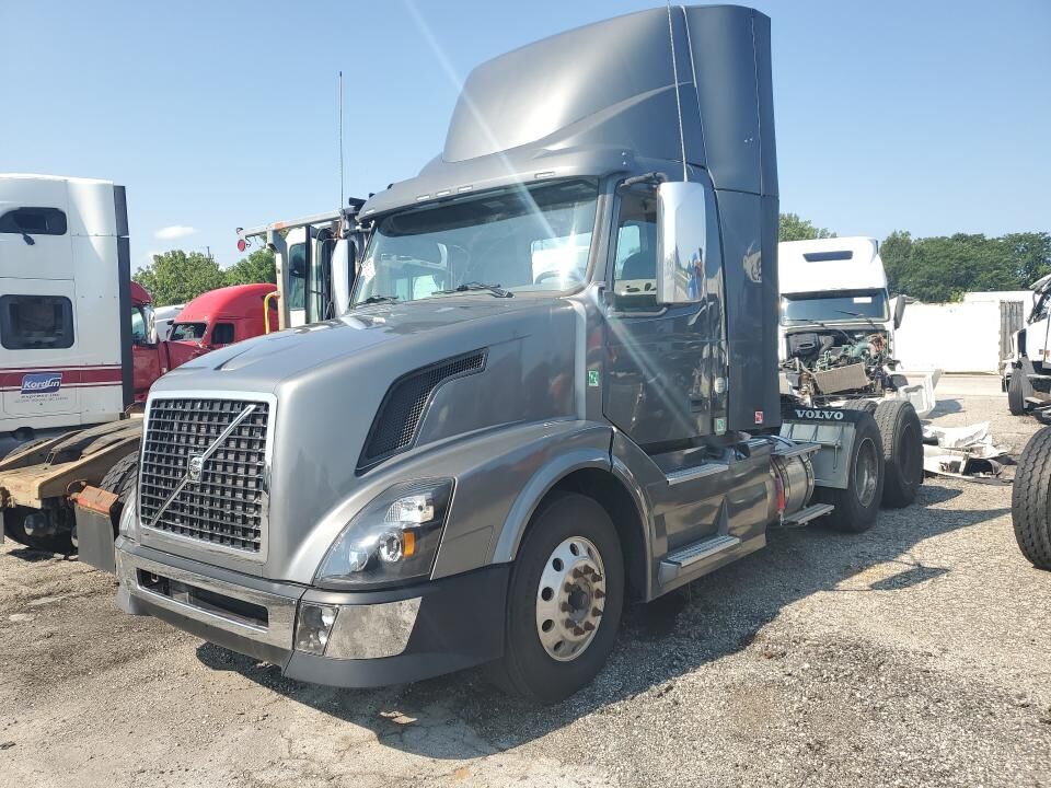 2014 VOLVO TRUCK VNL