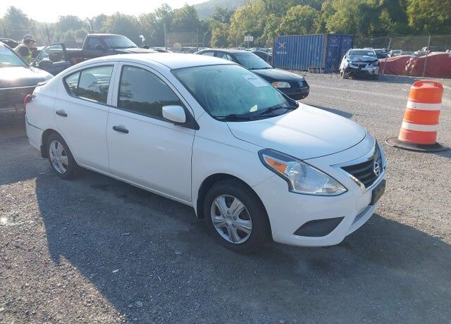 2016 NISSAN Versa