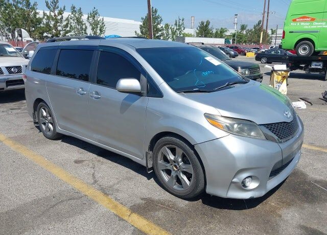 2017 TOYOTA Sienna