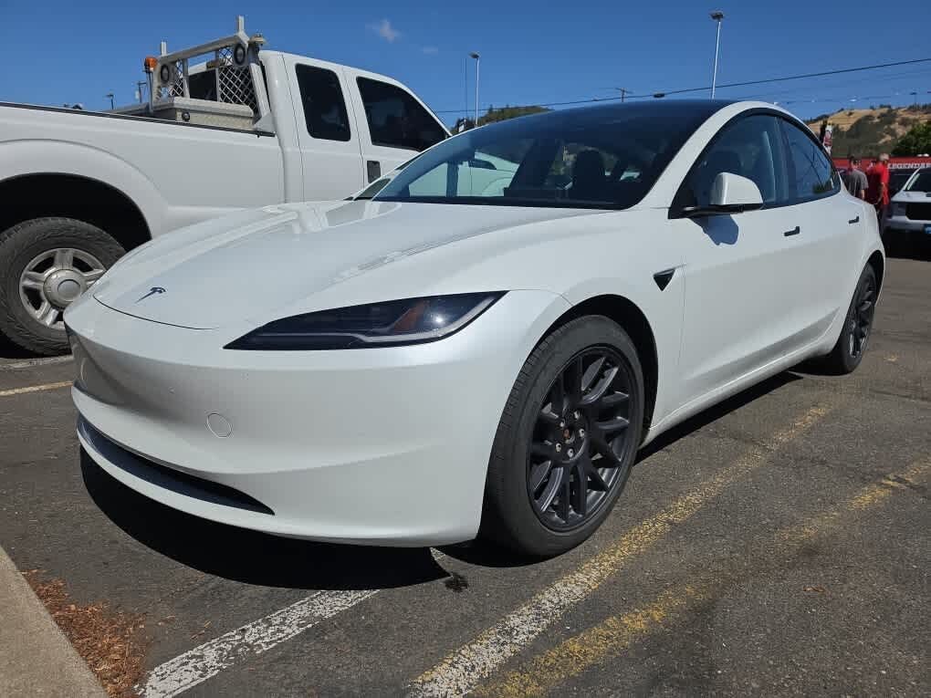2025 TESLA Model 3