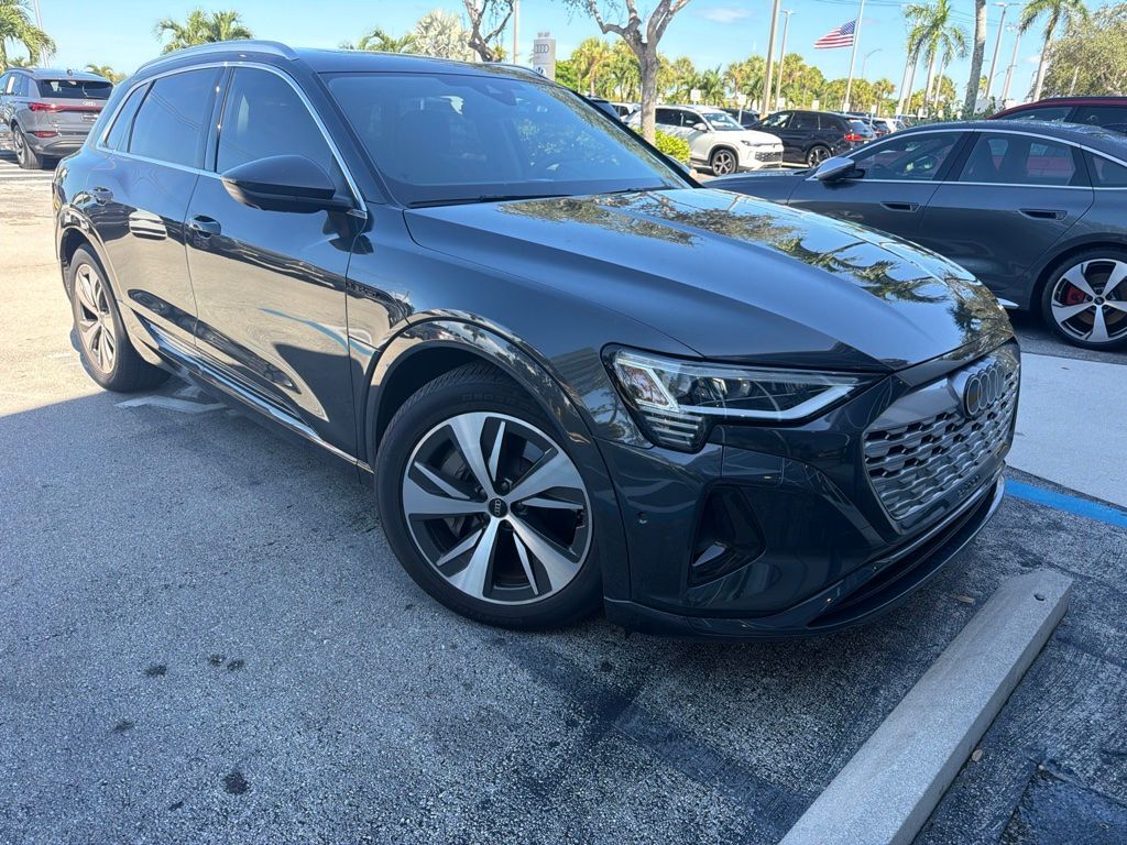 2024 AUDI Q8